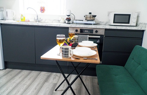 Adamsdown Apartment | Central twin bed apartment