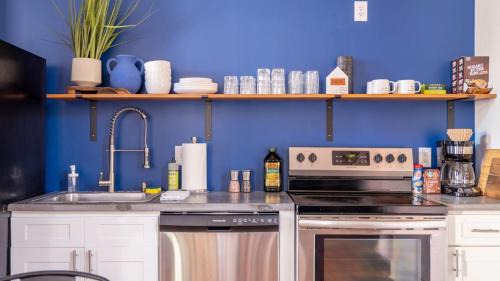 Covington Apartment | Central Urban Flat - Near the Best of Covington