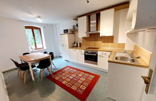 Ostorf Apartment | Central vacation apartment on the lake and near the castle