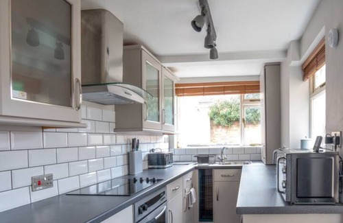 Cheltenham House | Central Victorian terraced house Patio Garden - Pass the Keys