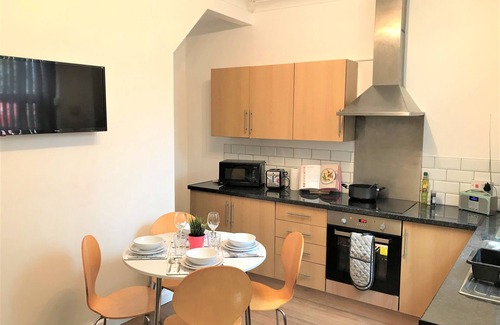 Wigan House | Central Wigan Welcoming Townhouse sleeps up to 6