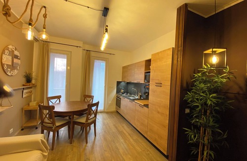Sestri Levante Apartment | Centrally located two-rooms apartment, 100 mt from sea. Parking. Wi-fi.