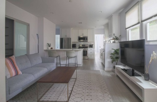 South Pasadena House | Centrally Located, Clean and Modern Home in South Pasadena