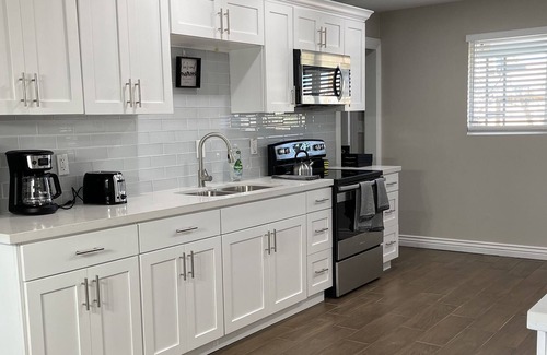 Alhambra House | Centrally located 15 mins from cardinals stadium