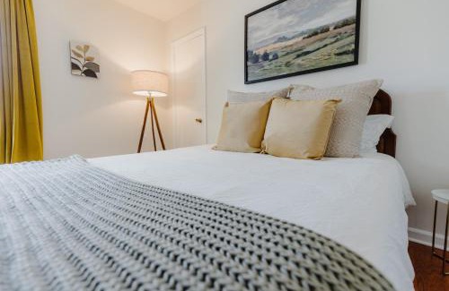 Midtown Apartment | Centrally Located 2BR Overton Square Unit 2 Fast WiFi Free Parking Yes Pets