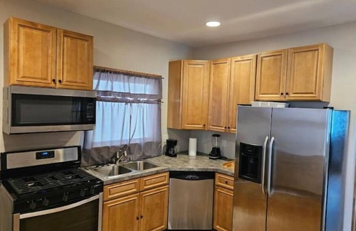 Summit - University House | Centrally located 5 Bedroom, 3 Baths for the whole Group