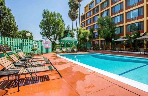 South Montebello House | Centrally located accommodations in Montebello!