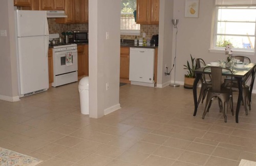 Forest Hill Apartment | Centrally located apt. ideal for business & pleasure.