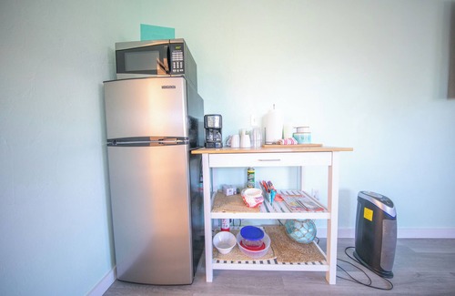 Southgate Apartment | Centrally Located Charming Beach Suite in Sarasota