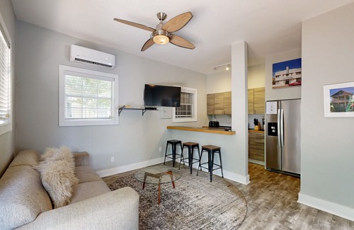 Old Town Apartment | Centrally located cottage apartment with patio - walk to beach & dining