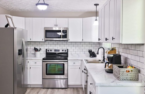 Oxford House | Centrally located, freshly updated home in Oxford