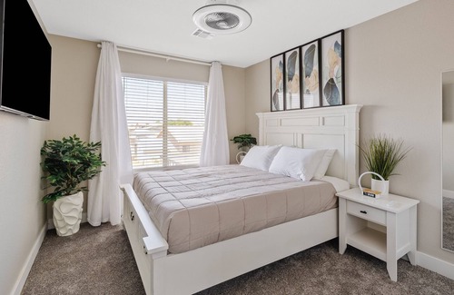 Maryvale House | Centrally located gem/Diving Pool/4BR/2 King beds, near Cardinal Stadium