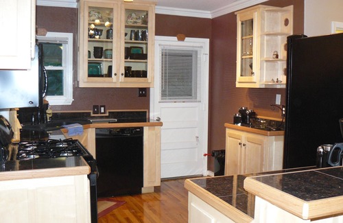 University House | Centrally Located In The Middle of Waco!