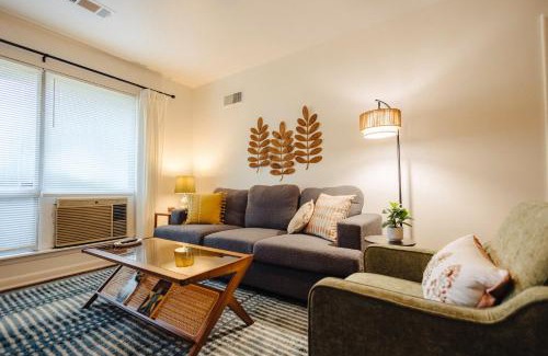 Memphis House | Centrally Located King Bed Midtown Memphis 2360