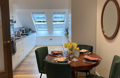 Harrogate City Centre Apartment | Centrally located, luxury, modern 3 bedroom, 2 bathroom apartment