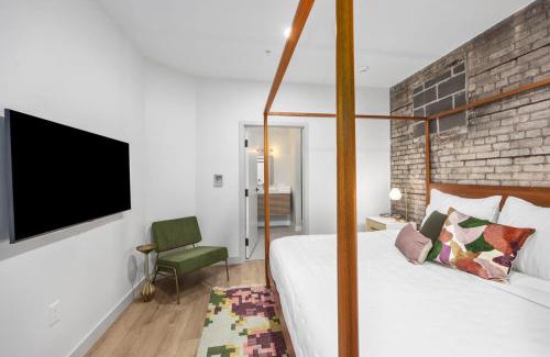 Grand Rapids Apartment | Centrally located private king suite