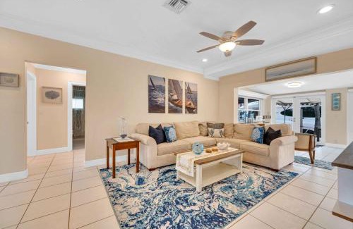 South New River Isles House | Centrally located Heated Pool Riverside View Access Citrus Key H0MES