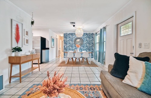 Pinellas Park House | Centrally Located Insta Worthy Retreat 🏖️ - Heated POOL | Bar | Games