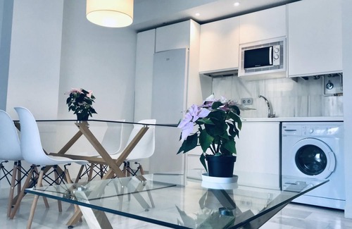 Centro - Sagrario Apartment | Centrally located, with free parking. Modern and spacious apartment.