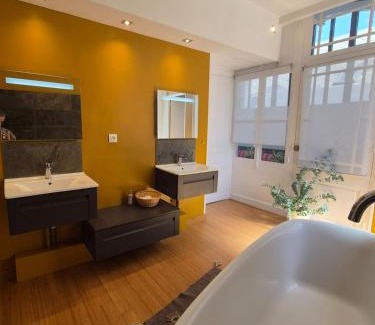 Bernay Bed & Breakfast | Centre ville Chambres dans un appartement d'exception