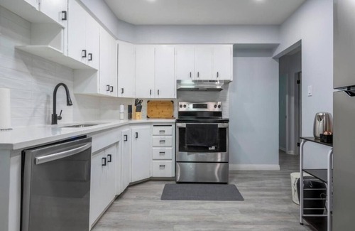 Highland Park House | CentreStreet-cozy 1bedroomSuite & Centre street 2bed upper suite - 4408