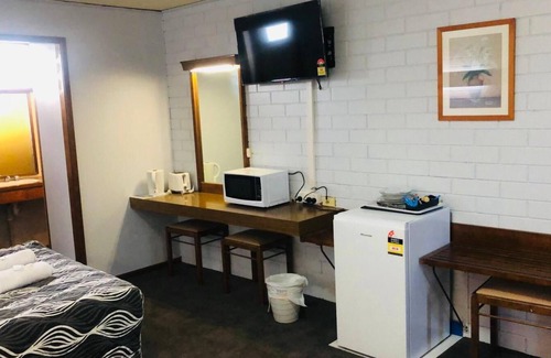 Finley Hotel | Century Motor Inn