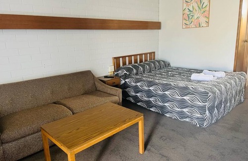 Finley Hotel | Century Motor Inn