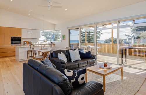 Port Willunga House | Cerulean ~ Port Willunga - Cerulean (/səˈruːliən/), a hue of blue halfway between azure and cyan. A colour the entire residence was custom built by award winning architects to celebrate.
