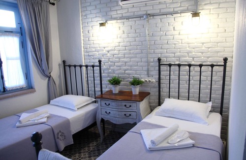 Ayvalik City Center Hotel | Cesmeli Han