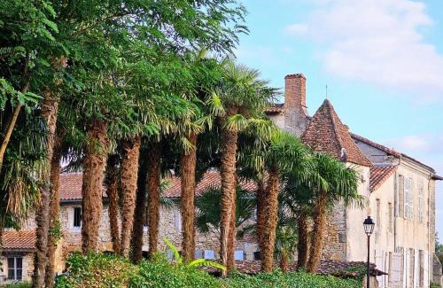 Vicq-d'Auribat Bed & Breakfast | Château Arche d'Aure