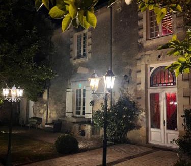 Grandchamp-des-Fontaines Bed & Breakfast | Château de la Grand'cour