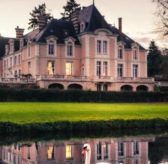 Saint-Antoine-du-Rocher Bed & Breakfast | Château d'Ardrée