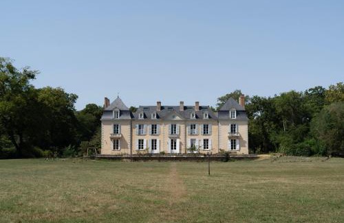 Bazouges-sur-le-Loir Villa | Château de Caillebert