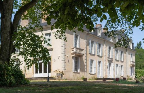 Bazouges-sur-le-Loir Villa | Château de Caillebert