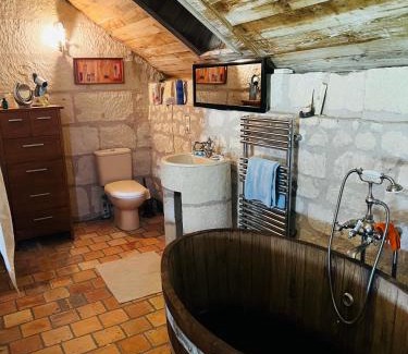 Allonnes Bed & Breakfast | Château de la Thibaudière - Chambre des oiseaux