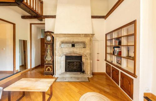 Alby-sur-Cheran Apartment | Château De Montpon - Grand logement