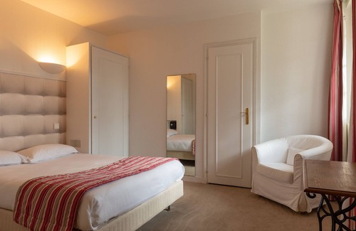 Vouille Hotel | Château de Périgny, The Originals Relais
