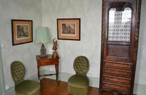 Vallon-en-Sully Bed & Breakfast | Château de Peufeilhoux