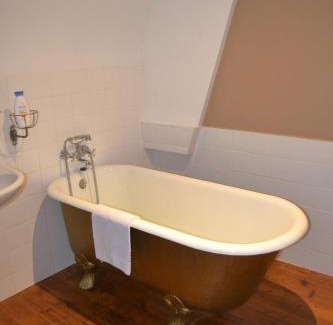 Vallon-en-Sully Bed & Breakfast | Château de Peufeilhoux