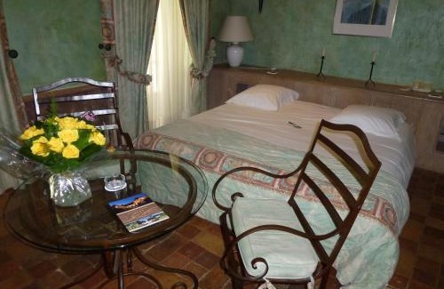 Saint-Jean-d'Ardieres Hotel | Château de Pizay