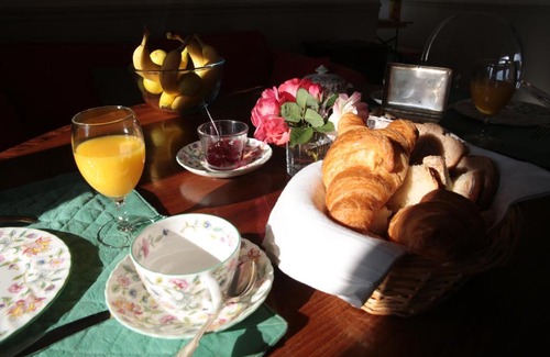 Neuille Bed & Breakfast | Château de Salvert - Appartement & Chambre d'Hôtes