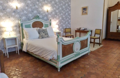 Fours Bed & Breakfast | Château Latour