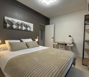 Saint-Amand-en-Puisaye Apartment | Château, poteries, vins et randonnées