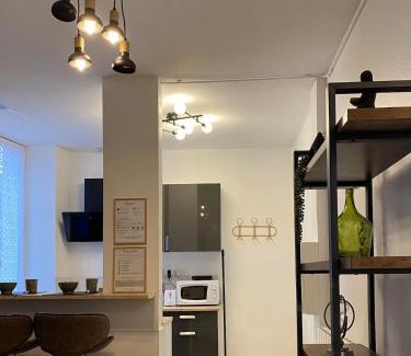 Saint-Amand-en-Puisaye Apartment | Château, poteries, vins et randonnées