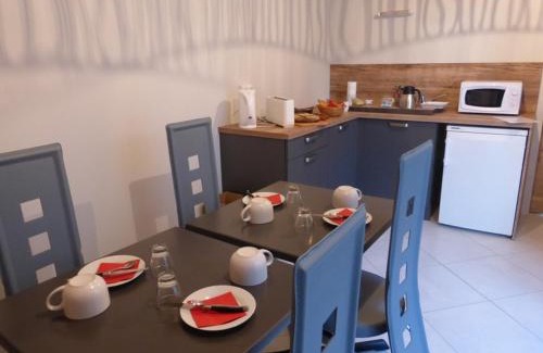 Marigny House | Ch d'Hôte LE BON ABRI JURA