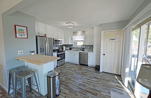 Colington Harbour House | CH219- 3 Bedroom Canal front Home with Private Dock and Kayaks!