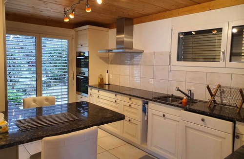 Niederried bei Interlaken Ski Chalet | Chalet-Alpine & Lake View-4 bedroom, sleeps 8-Niederried bei Interlaken
