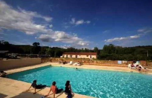 Marminiac Ski Chalet | Chalet 3 étoiles - Piscine - eebbie