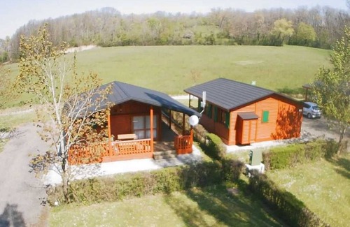 Lons-le-Saunier Ski Chalet | Chalet 4 étoiles - Piscine - efa00i