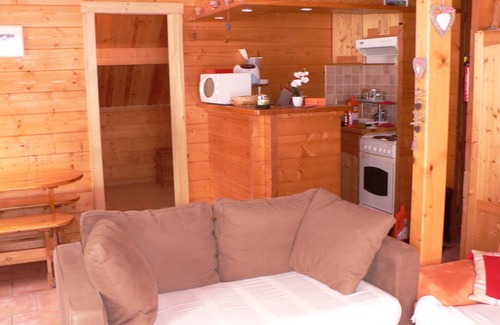 Tauves Ski Chalet | CHALET 70 m2 - 6 PERS - near MONT DORE/SUPER BESSE - 1000 m2 enclosed - WI-FI